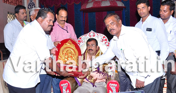 ಭಟ್ಕಳ: ವ್ಯವಸಾಯ ಸೇವಾ ಸಹಕಾರಿ ಸಂಘದ ನಿವೃತ್ತ ಮುಖ್ಯ ಕಾರ್ಯನಿರ್ವಾಹಕ ಬಾಲಕೃಷ್ಣ ಭಟ್ ಗೆ ಸನ್ಮಾನ